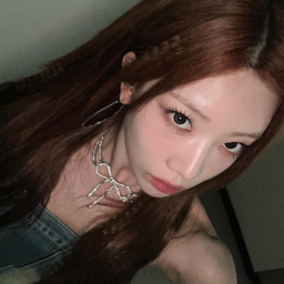 Kim Lip gallery image