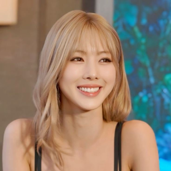 Yoohyeon galerijafbeelding