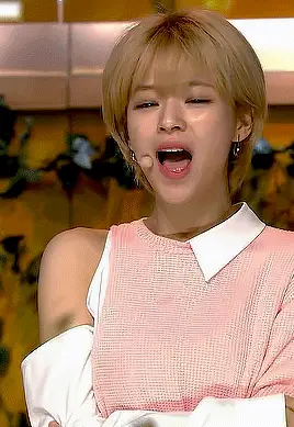 Jeongyeon gif