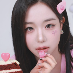 Kim ChaeYeon gallery image