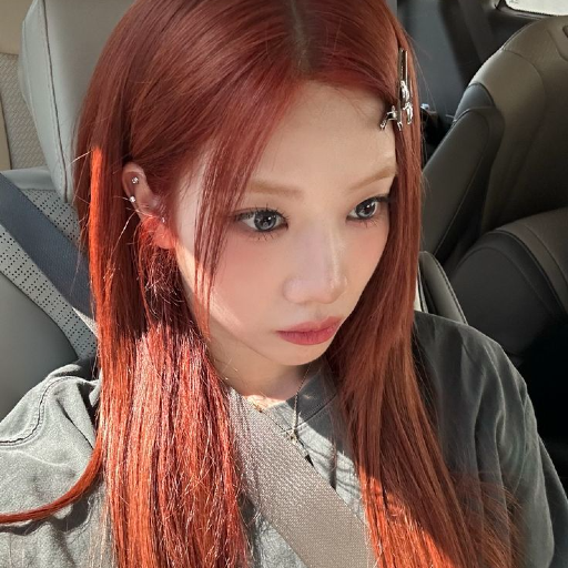 Kim Lip gallery image