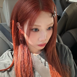 Kim Lip gallery image