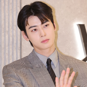 Cha Eunwoo gallery image