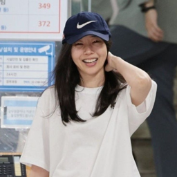 Min Hee Jin gallery image