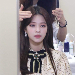 Jeongyeon gallery image