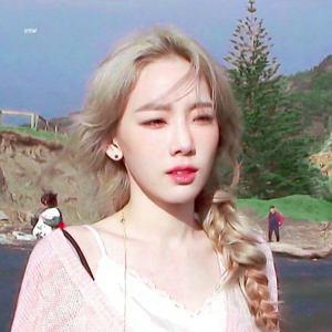 Taeyeon gallery image