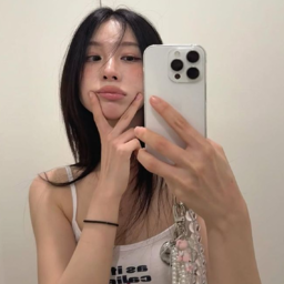 YiYeon gallery image