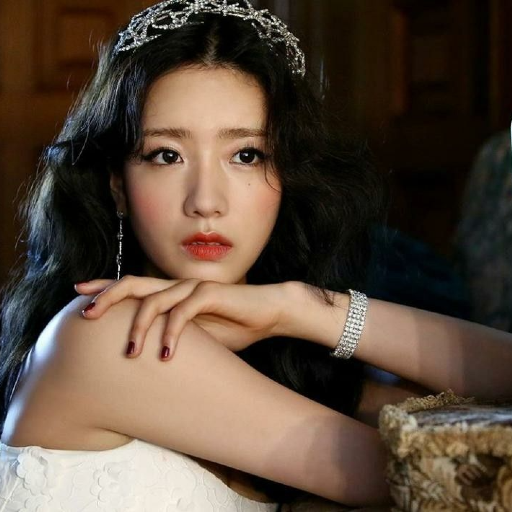 Larawan sa gallery ni Bomi