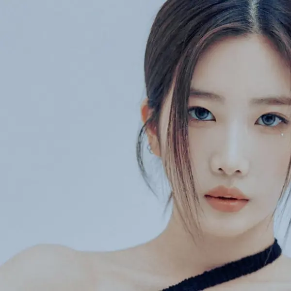 Kim Lip gallery image