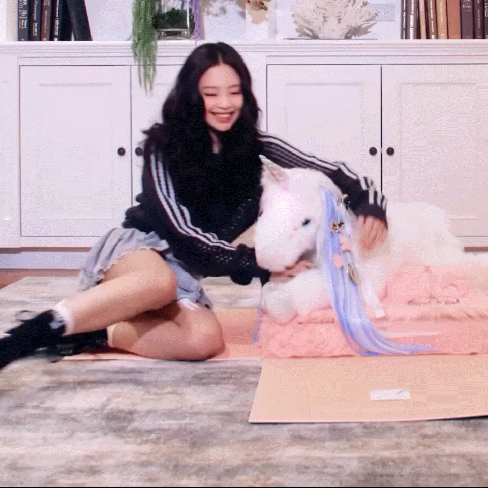 Jennie gif