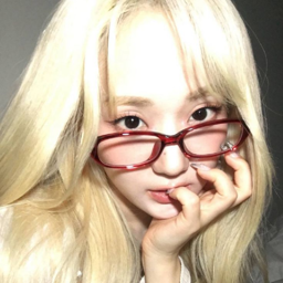 Yoon SeoYeon gallery image