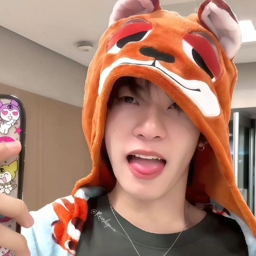 TeeTee gallery image