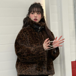 Wonyoung gallery image