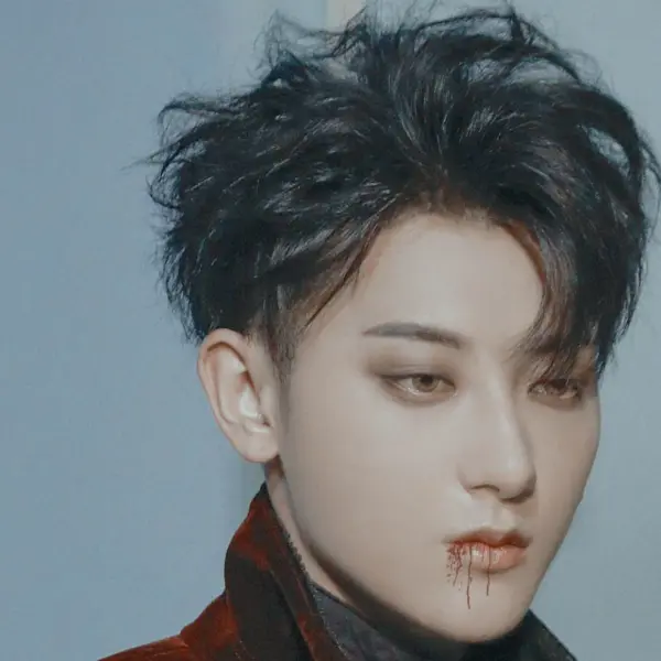 Huang Zitao gallery image