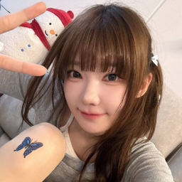 Magenta gallery image