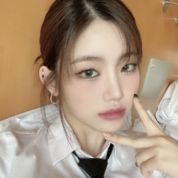 Hyunbin gallery image