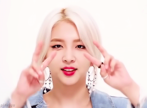 Jeon Jiwoo gif