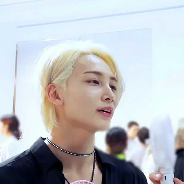 Jeonghan gallery image