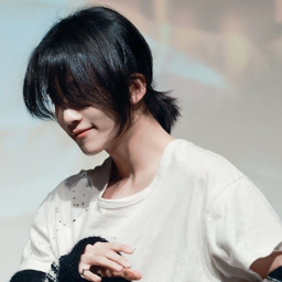 Jeonghan gallery image