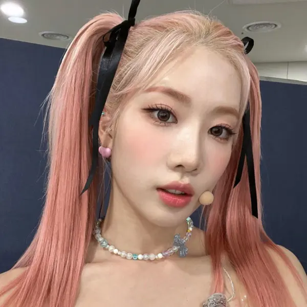 Kim Lip gallery image