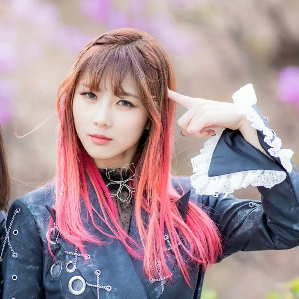 Yoohyeon gallery image