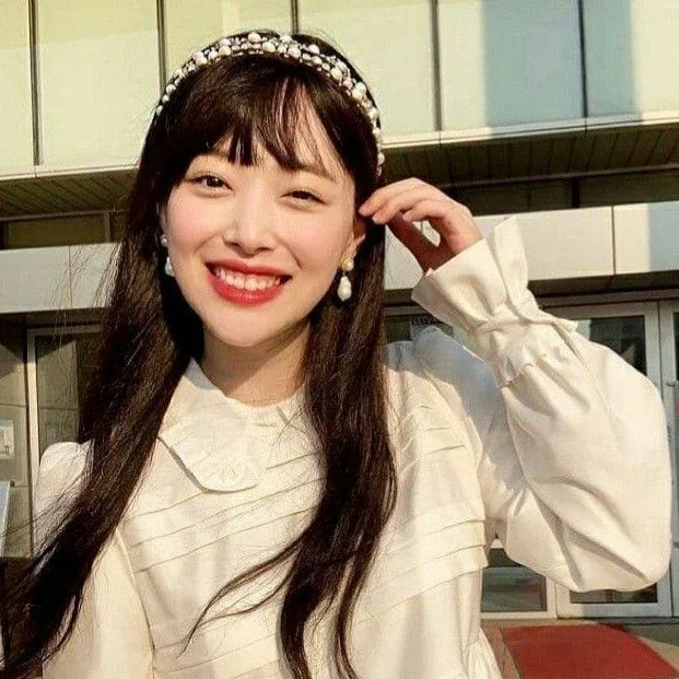 Sulli gallery image