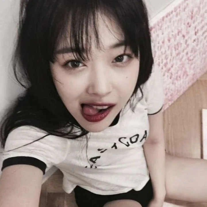 Sulli gallery image