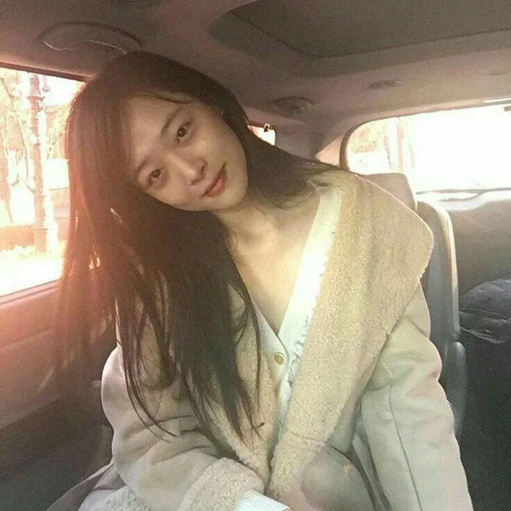 Sulli gallery image