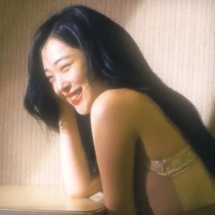 Sulli gallery image