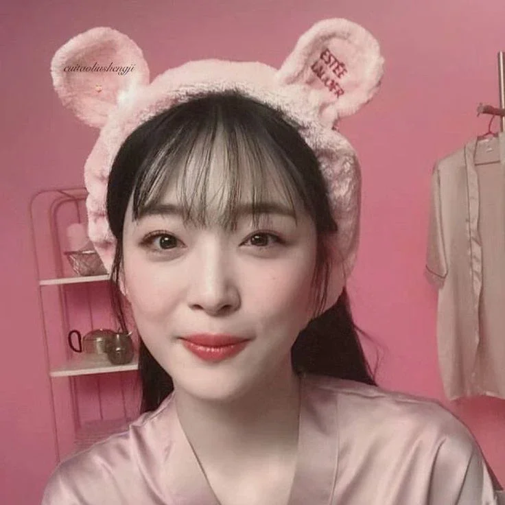 Sulli gallery image