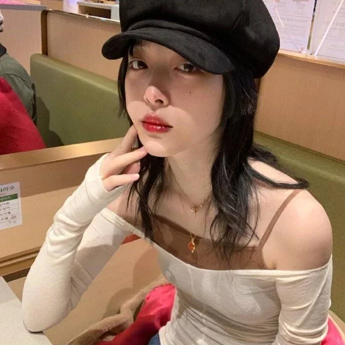 Sulli gallery image