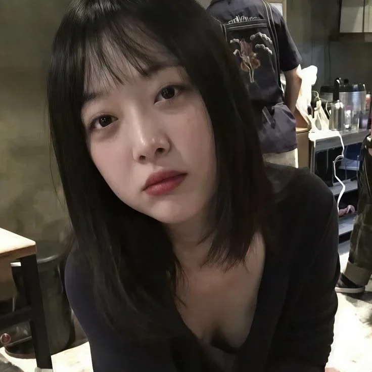 Sulli gallery image
