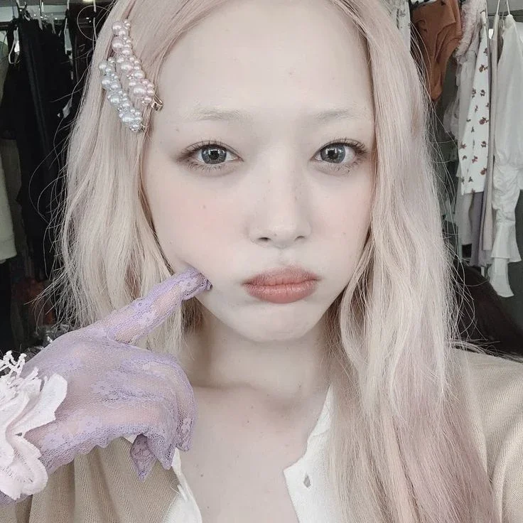 Sulli gallery image