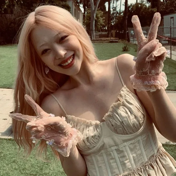 Sulli gallery image