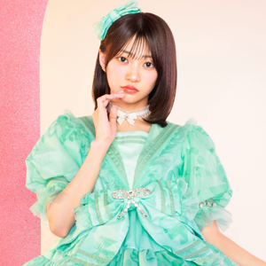 Kana Itakura gallery image