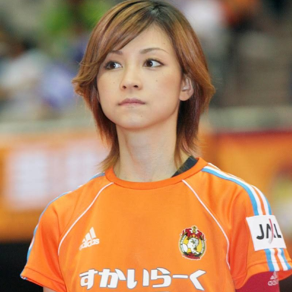 Yoshizawa Hitomi gallery image