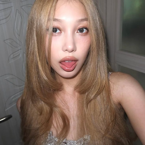 Nayeon gallery image