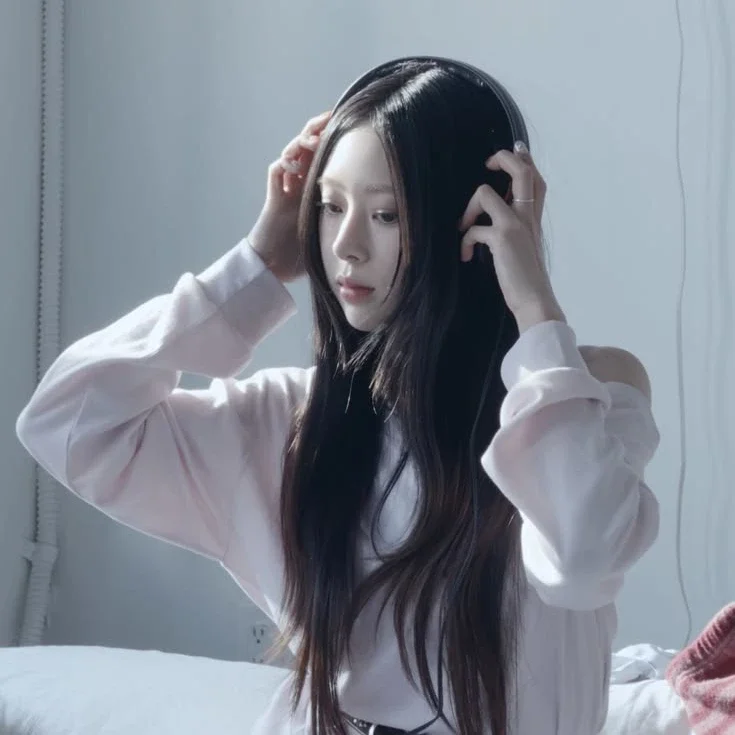 Ji Hyun gallery image