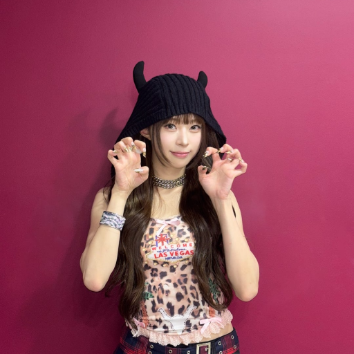 Ji Hyun gallery image