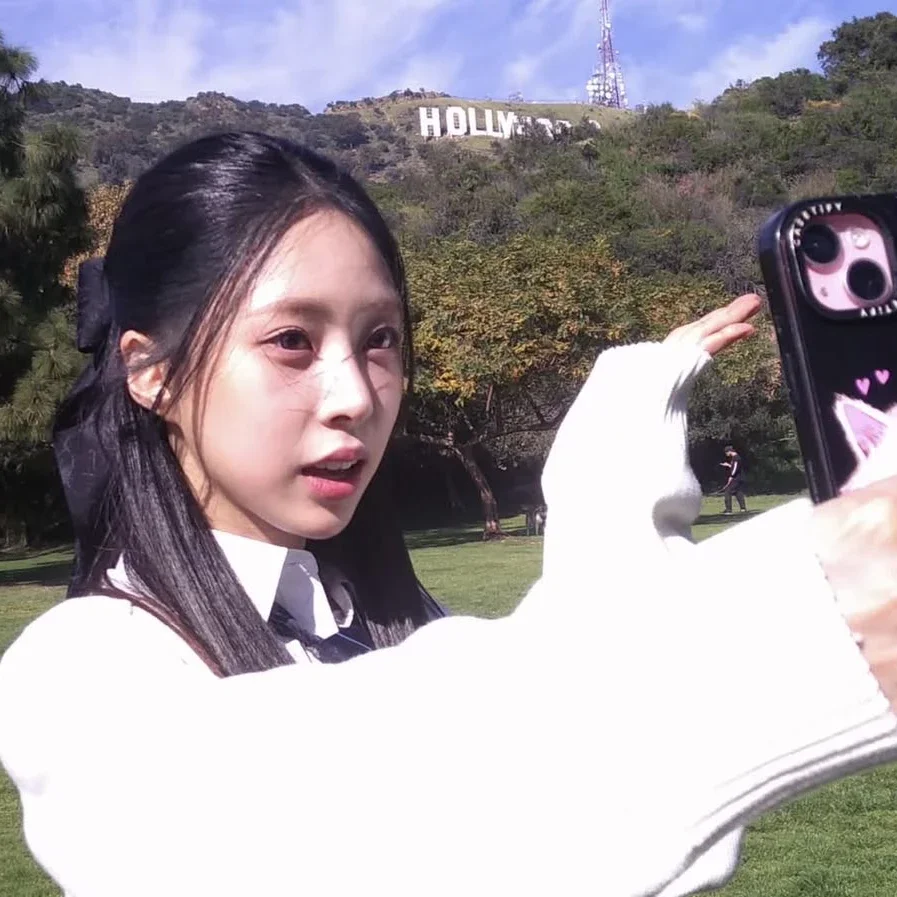 Ji Hyun gallery image