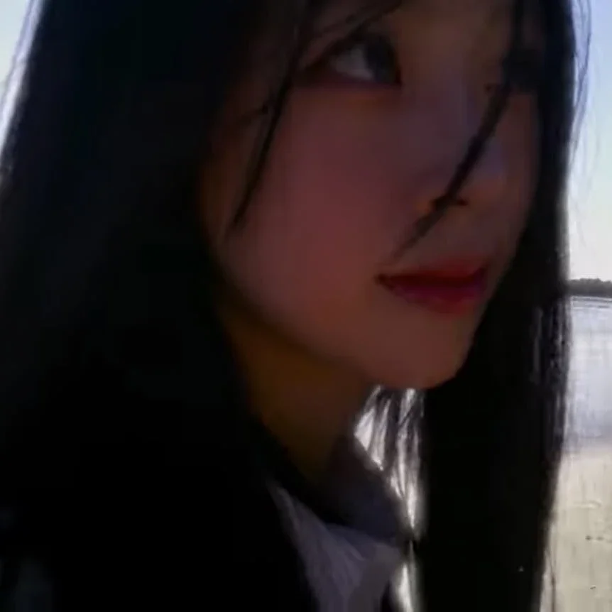 Ji Hyun gallery image