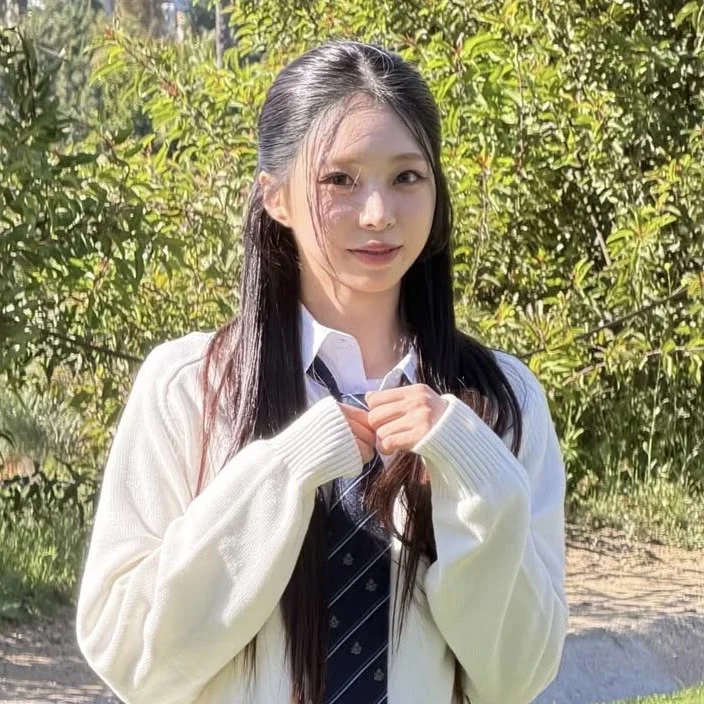 Ji Hyun gallery image