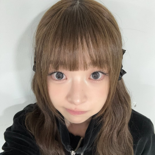 Ji Hyun gallery image