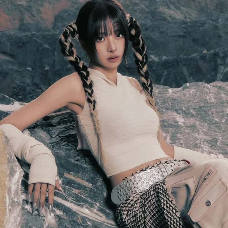 Ji Hyun gallery image