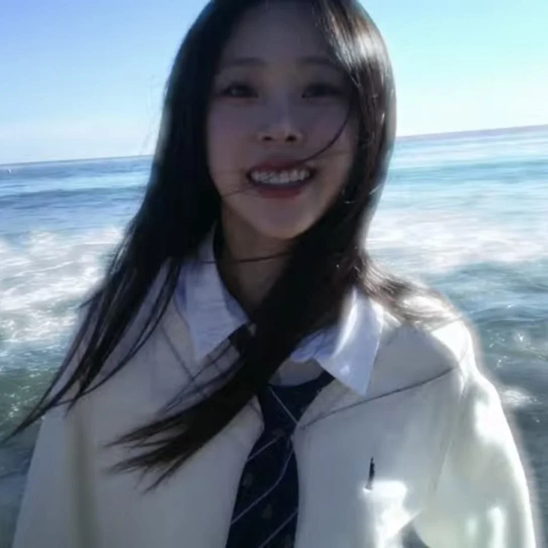 Ji Hyun gallery image