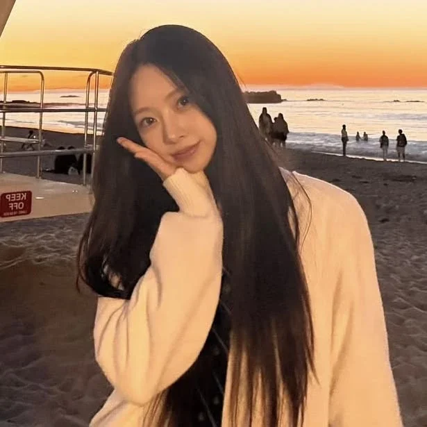 Ji Hyun gallery image