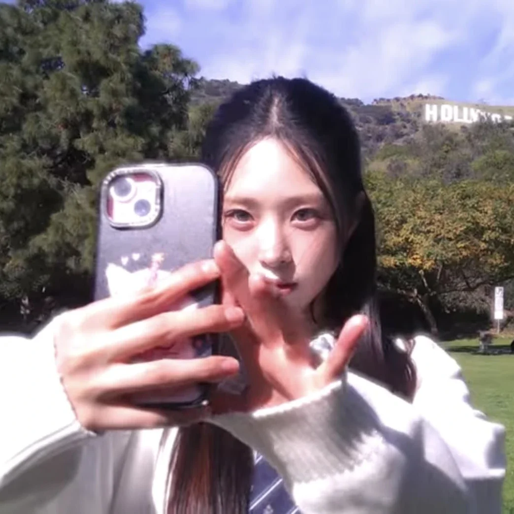 Ji Hyun gallery image