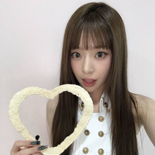 Ji Hyun gallery image