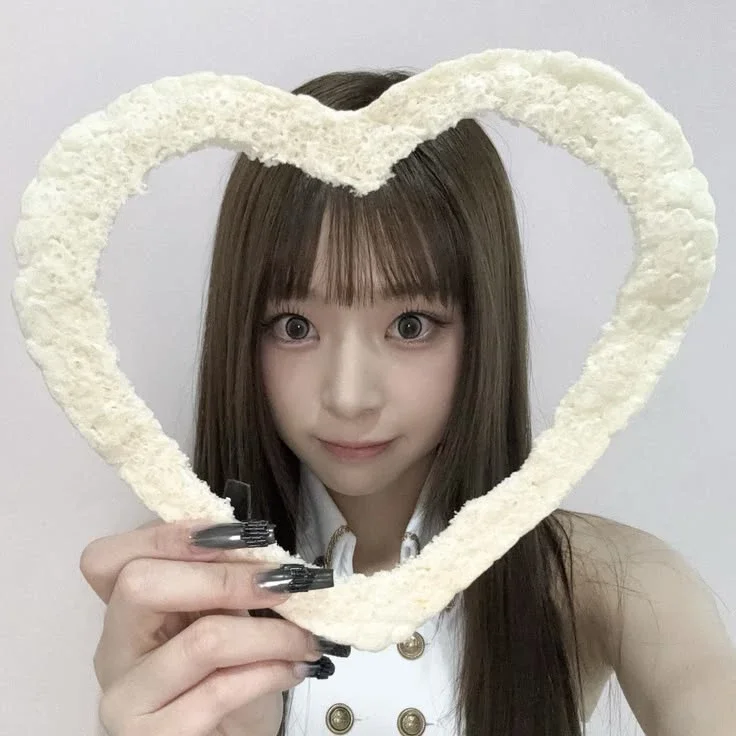 Ji Hyun gallery image