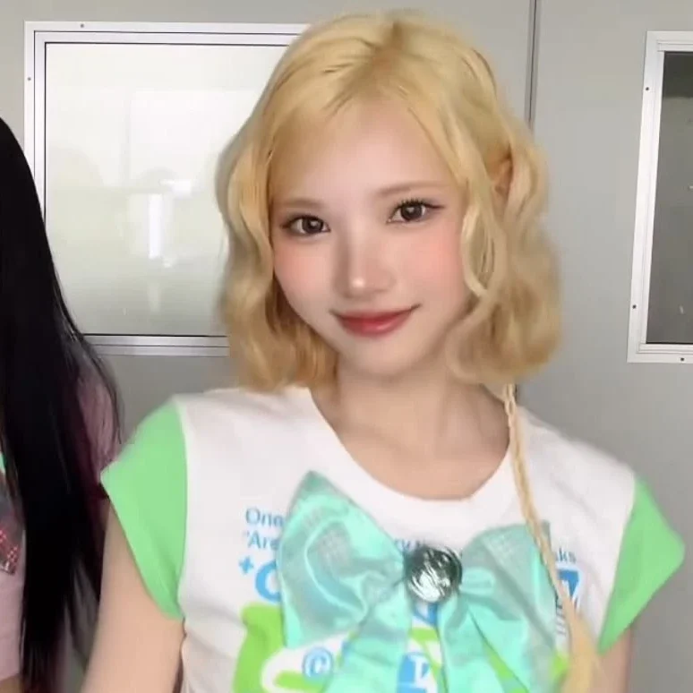 Jiwoo gallery image